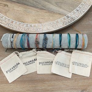 12 Puravida bracelets with bags